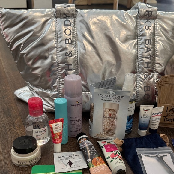 Beauty bundle Skincare Moisturizer Set w Silver bag 2 cosmetic bags - Picture 4 of 10